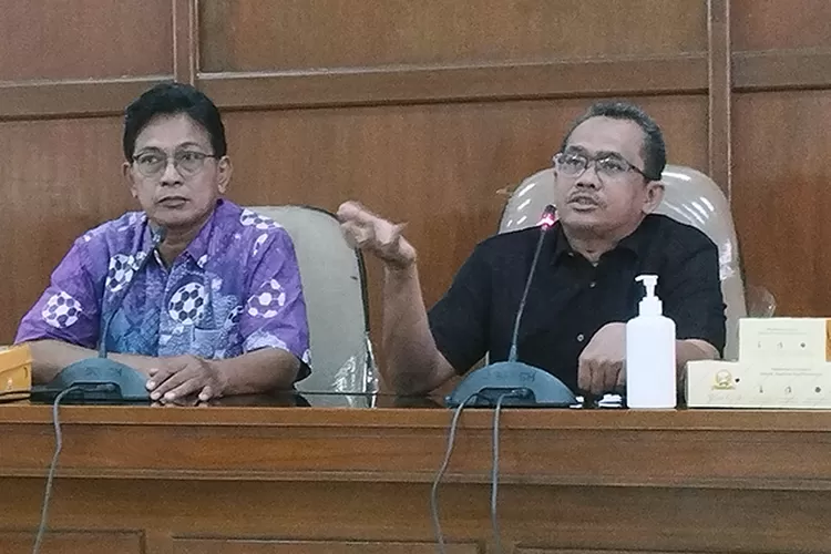 Ketua PWI DIY Hudono saat menjadi pembicara dalam forum diskusi di DPRD DIY. ( Samento Sihono )