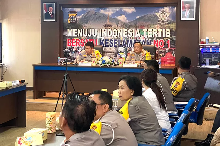 Dirlantas Polda DIY saat melakukan Anev Operasi Zebra Progo 2025. ( Polda DIY )