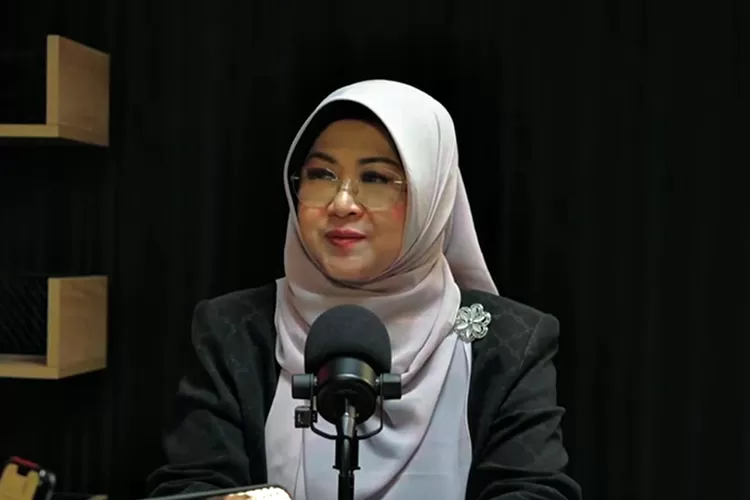 Dokter Tifa ceritakan proses pemeriksaan terkait ijazah Jokowi.  (YouTube/Bambang Widjojanto)