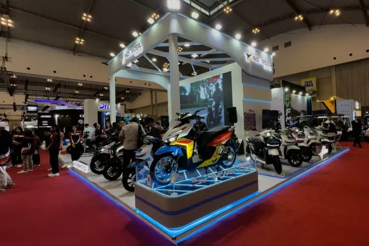  Skuter listrik Sprinto dalam ajang pameran GJAW 2025.  (ANTARA/PT IEI)