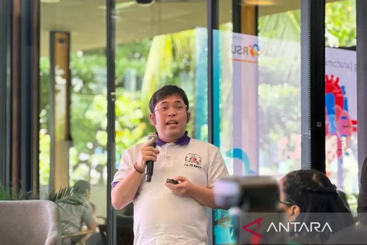 Spesialis Jantung dan Pembuluh Darah Subspesialis Pencegahan dan Rehabilitasi Kardiovaskular Rumah Sakit Universitas Indonesia (RS UI) dr. Hary Sakti Muliawan, Ph.D., Sp.JP, Subsp.PRKv.(K)&nbsp; dalam konferensi pers di Jakarta, Kamis (27/11/2025). ( ANTARA/Sinta Ambar  &nbsp;)