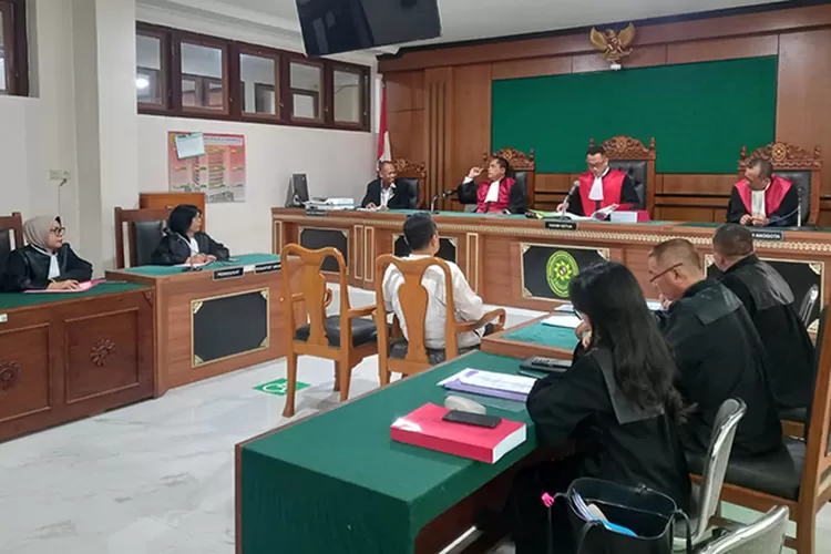 Tim penasihat hukum saat membacakan eksepsi atau keberatan dakwaan penuntut umum di Pengadilan Tipikor Yogyakarta.  (Dok Penasihat Hukum Terdakwa)