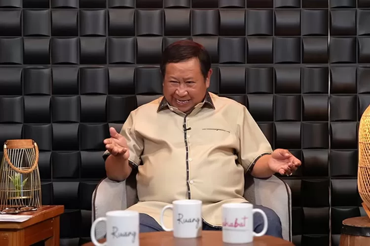 Tangkapan layar saat Susno Duadji bercerita di podcast Mahfud MD tentang pengalamannya di kepolisian hingga masuk penjara.  (YouTube/Mahfud MD Official)