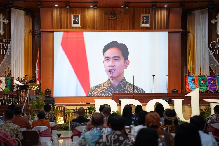 Wapres Gibran Rakabuming Raka memberi ucapan selamat kepada UKSW Salatiga.  (Foto: Dok. UKSW)