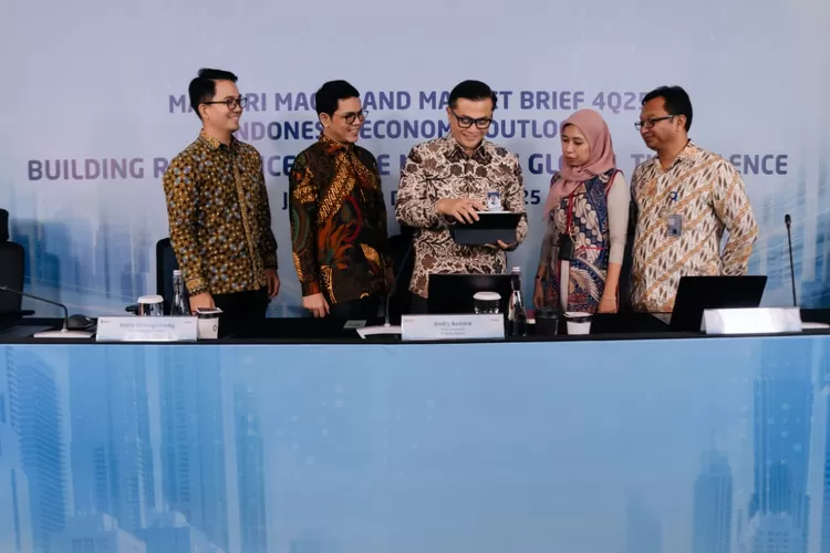 Tim Ekonom Bank Mandiri dalam Macro Economic Outlook 4Q2025 di Jakarta, Senin (3/12).  (Foto: Dok. Istimewa)