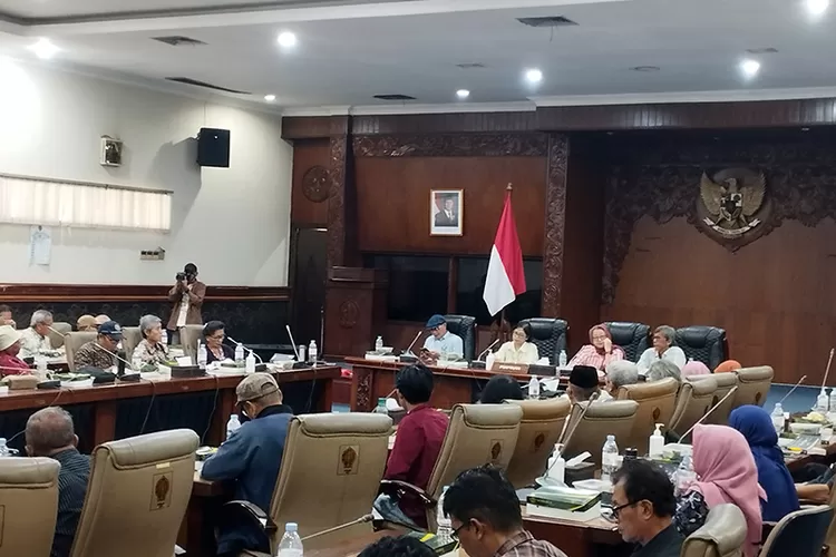 Suasana diskusi buku di Gedung DPRD DIY. (Samento Sihono)