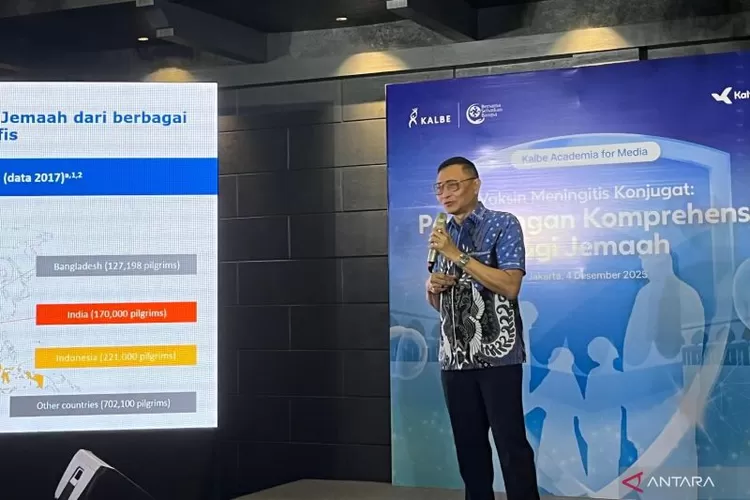 Ketua Umum Perhimpunan Kedokteran Haji Indonesia (PERDOKHI) Dr. dr. Syarief Hasan Lutfie, SpKFR, MARS, AIFO&ndash;K, menyampaikan paparan tentang kesehataan calon haji dalam diskusi kesehatan bersama Kalventis di Jakarta, Kamis (4/12/2025) (ANTARA/Sri Dewi Larasati) (ANTARA/Sri Dewi Larasati)