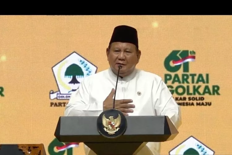  Presiden RI Prabowo Subianto memberikan sambutan pada Peringatan HUT Ke-61 Partai Golkar di Istora Senayan, Jakarta, Jumat malam (5/12/2025).  (ANTARA/Aria Cindyara)