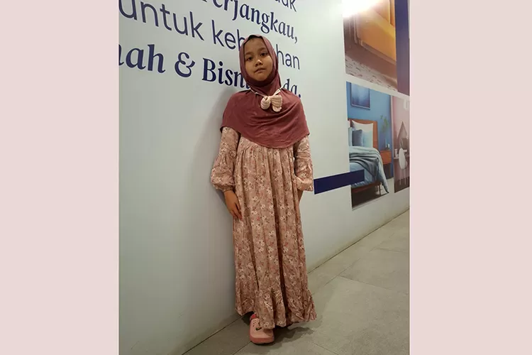 Qurota Ainur Rahmah atau Aira, siswi kelas Kuttab Qonuni Akhwat 1A Kuttab Al Fatih Yogyakarta telah menyelesaikan hafalan dua juz Al-Qur'an di usia sembilan tahun.  (Foto: Dok. Istimewa)