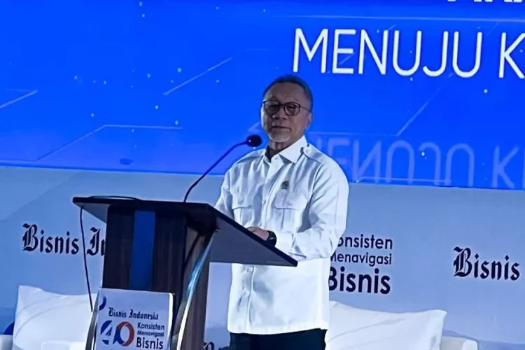 Menteri Koordinator (Menko) Bidang Pangan Zulkifli Hasan (Zulhas) berbicara dalam kegiatan Bisnis Indonesia Group Conference, di Jakarta, Senin (8/12/2025).  (ANTARA/Harianto)