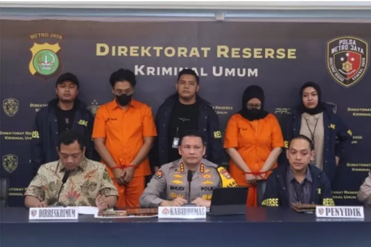 Konferensi pers Polda Metro Jaya terkait kasus penipuan Wedding Organizer Ayu Puspita. (HukamaNews.com / Instagram @poldametrojaya)