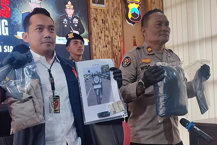 Polres Temanggung memperlihatkan barang bukti hasil curian yang berhasil didapatkan dari pelaku.  (Arif Zaini Arrosyid)