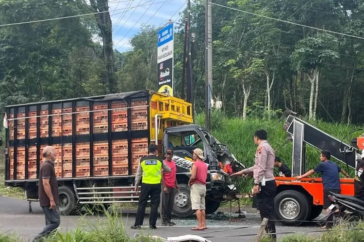 Kecelakaan truk tabrak bak truk di Salatiga.  (Dok.Humas Polres Salatiga)