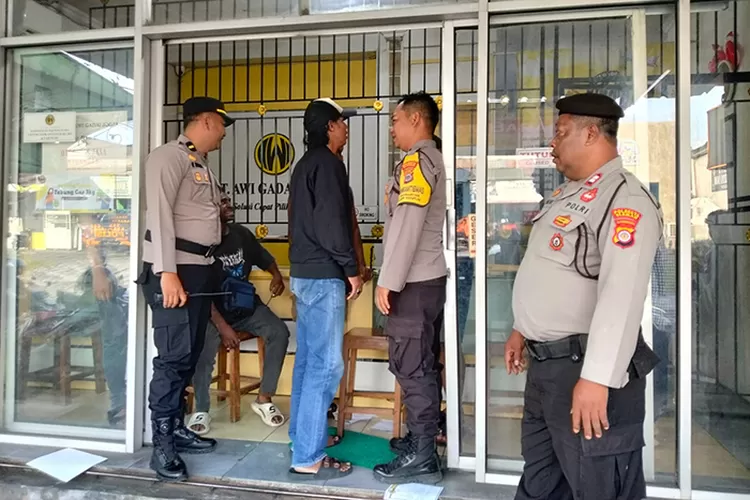 Petugas saat mendatangi lokasi kejadian. ( Polresta Sleman )