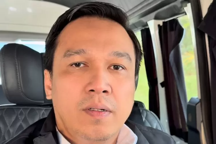 Menyoroti penuturan perwira polisi, Manang Soebeti terkait aplikasi ilegal yang diduga jadi andalan matel curi data debitur kendaraan. ( Instagram/@manangsoebeti_official)