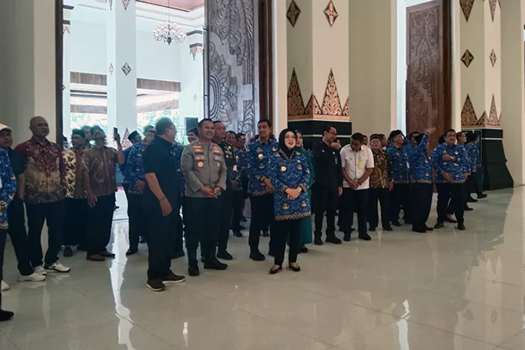 Bupati Sukoharjo Etik Suryani saat peresmian Gedung Budi Sasono.  (Wahyu imam ibadi)