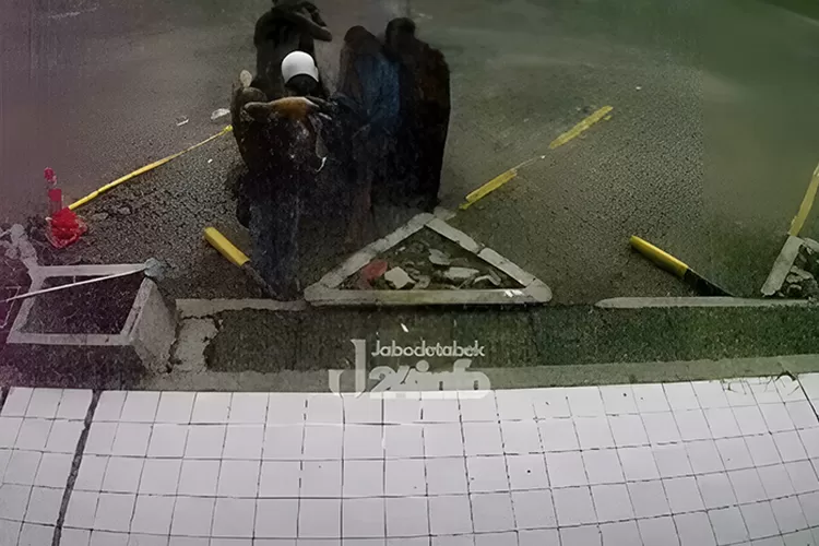 Menyoroti insiden penyekapan terhadap seorang pria saat hendak mengambil uang di ATM Plaza Pondok Gede, Jakarta Timur.  (Instagram.com/@jabodetabek24info)