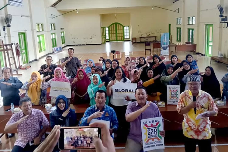 Foto bersama sebagian peserta dan pemateri Ngaji UMKM di Sendangmulyo Minggir. ( Sulistyanto)