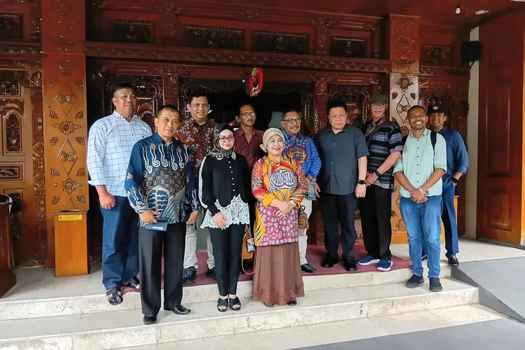 Silaturahmi Ketua Umum DPP Matra di Kota Salatiga bertemu Ketua DPRD Salatiga.  (Foto: Edy Susanto HM)