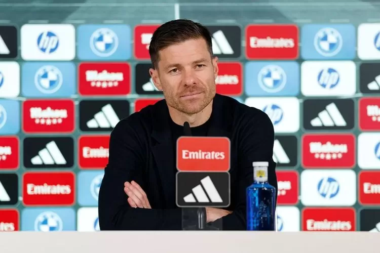 Pelatih Real Madrid, Xabi Alonso saat melakukan konferensi pers jelang pertandingan pekan ke-17 Liga Spanyol 2025/26 lawan Sevilla pada Sabtu (20/12/2025).  (Realmadrid.com)