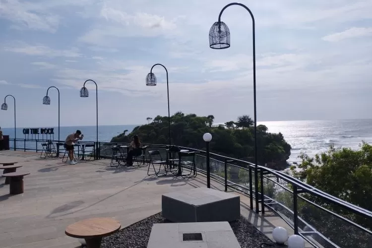 Salah satu sudut sport foto sunset di On The Rock (foto: samento sihono)