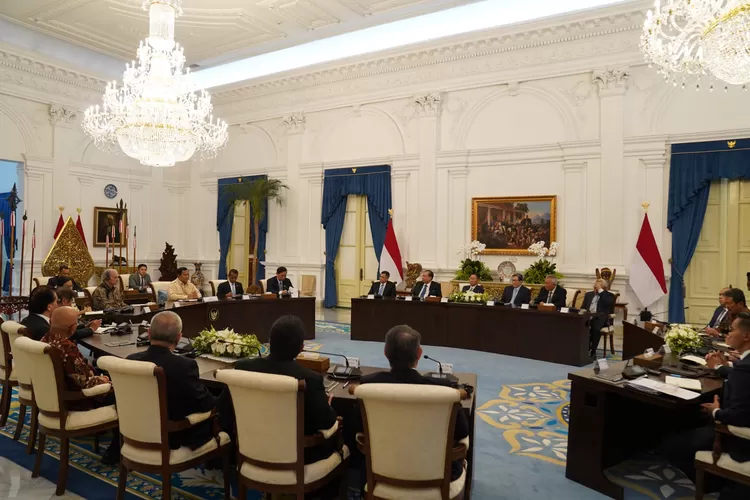 Presiden Prabowo Subianto mengumpulkan tokoh-tokoh ekonomi Indonesia yang di bidang swasta (Inidata.id/Istimewa)