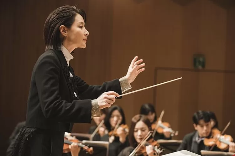 &lsquo;Maestra: Strings of The Truth&rsquo; Lee Young Ae yang Tergila-gila dengan Maestro, Cinta Pertama Lee Mu Saeng yang Jatuh ke Rawa (GenzDaily/dok: Instagram @tvn_drama)