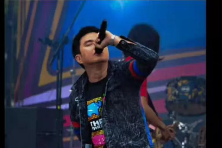 Aldi Taher sukses curi perhatian saat tampil bareng T.R.I.A.D, netizen puji habis-habisan dan dukung jadi vokalis baru! (Instagram @alditaher.official / GoraJuara.com)