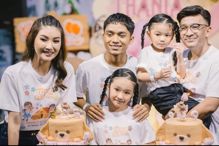 Momen kebersamaan Ruben Onsu dan Sarwendah saat merayakan ulang tahun kedua putrinya. (Instagram @ruben_onsu)