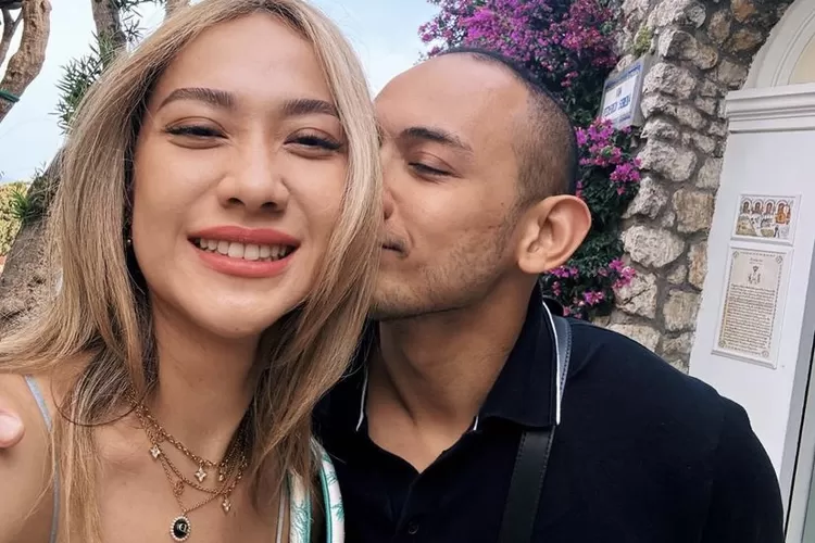 Tiko Aryawardhana diperiksa terkait kasus penggelapan, meminta tidak dikaitkan dengan BCL. (GenzDaily/dok: Instagram @itsmebcl)