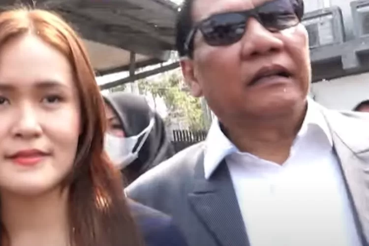 Jessica Wongso Bingung Pakai HP, Netizen Nyinyir: Drama atau Fakta? (GenzDaily/dok: YouTube Intens Investigasi)