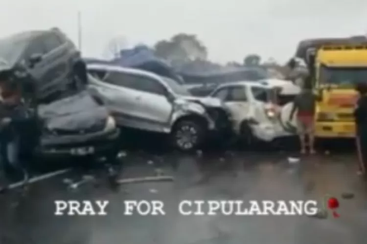 Kecelakaan Beruntun di Tol Cipularang (GenzDaily/dok: Akun X @kegblgnunfaedh)