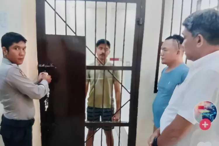 Kritik Pimpinan Jaksa di Tapsel ini ditahan. Foto: Istimewa