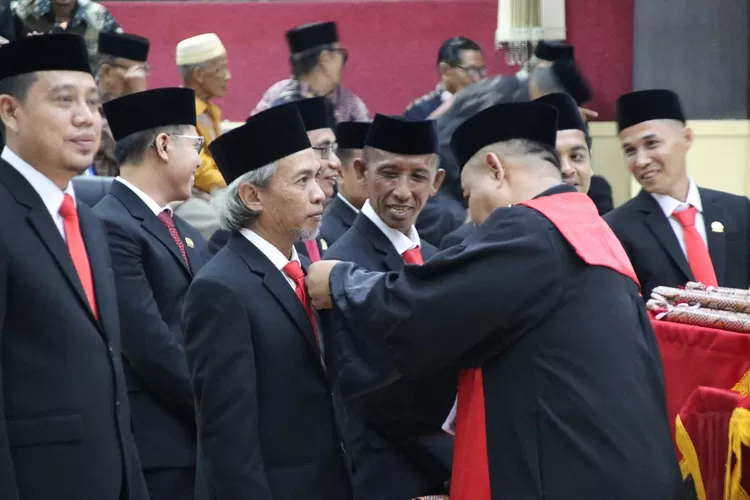 Arham mantan Jurnalis yang dilantik sebagai Anggota DPRD Pasangkayu, Sulbar. Foto: Istimewa