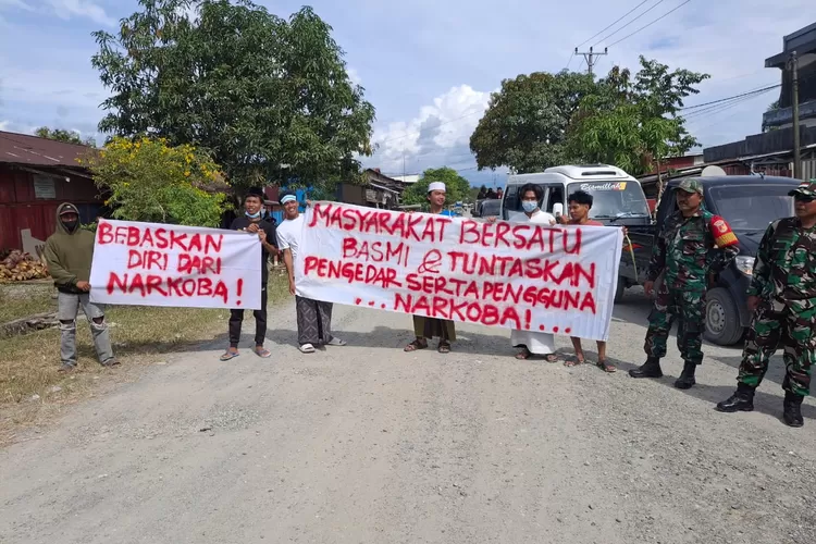 Warga Tiga Desa sepakat berantas Narkoba di Rio Pakava.  (Foto: Agus Susilo/iNSulteng.id)