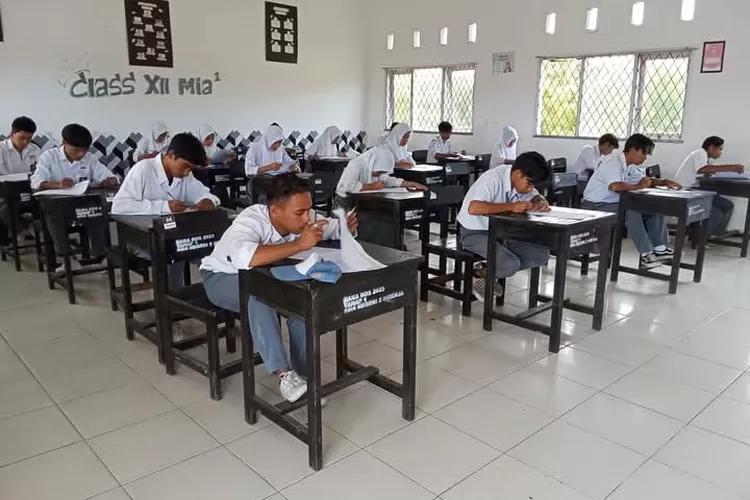 Ujian Sekolah SMA N 2 Sirenja.  (Foto: dok)