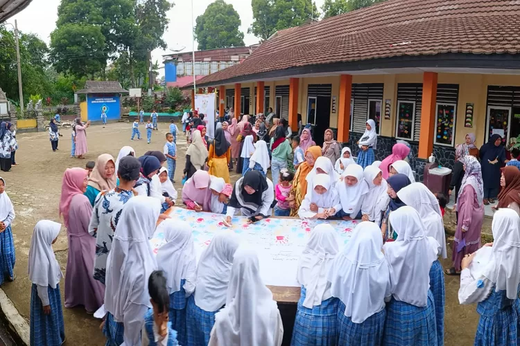 Deklarasi anti bullying di SDN 2 Pusakamulya Kecamatan Kiarapedes Kabupaten Purwakarta. Rabu (27/12/2023) (Dok. SDN 2 Pusakamulya)