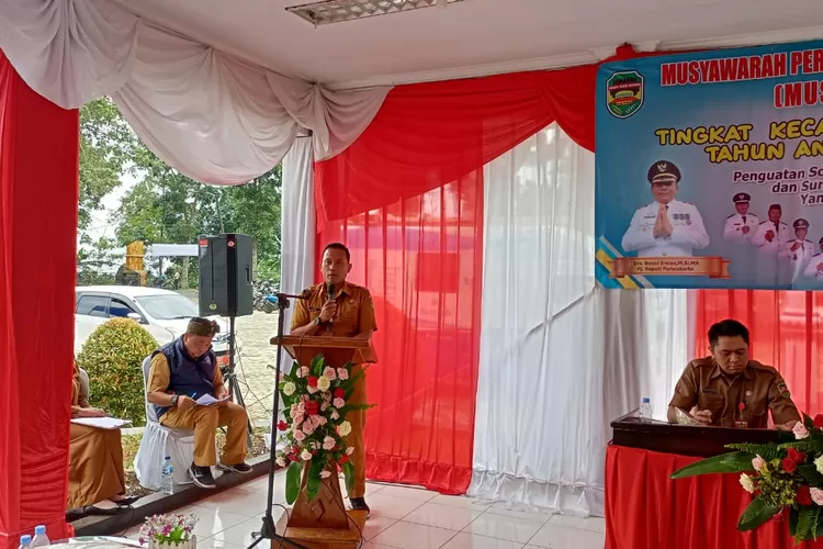 Kabid Perkebunan dan Holtikultura dari Dinas Pangan dan Pertanian Kabupaten Purwakarta, Kurnia Prawira Saputra, SP, M.Tr.A.P., dalam Musrenbang 2025 Kecamatan Kiarapedes, Selasa (27/2/2024) (Dok. Purwakarta Online)