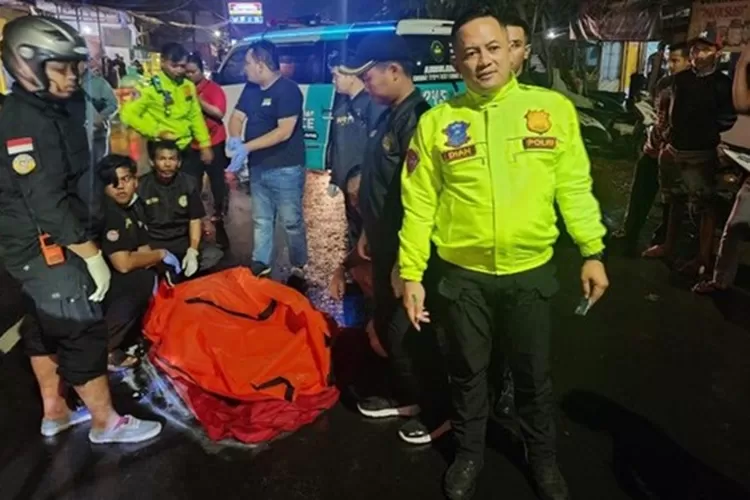 Istri artis tiktok Jarot Joker, Putri Kurnia, tewas setelah ditabrak oleh mobil Daihatsu Terrios di Malang (Ist)