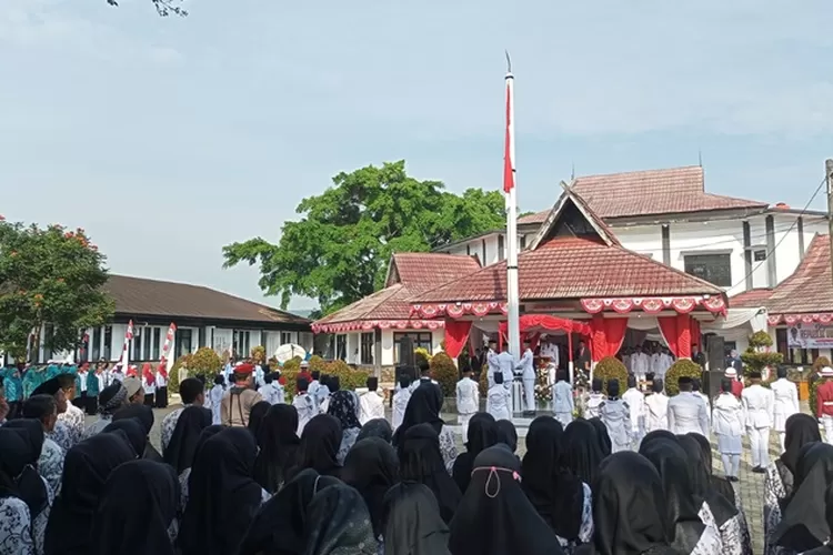 Upacara peringatan Proklamasi 17 Agustus di Kecamatan Kiarapedes Kabupaten Purwakarta. (DOk. Purwakarta Online)