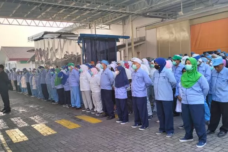 Karyawan PT Marsol Abadi Indonesia, Cikarang, Bekasi. (Dok. Koran Perdjoeangan)