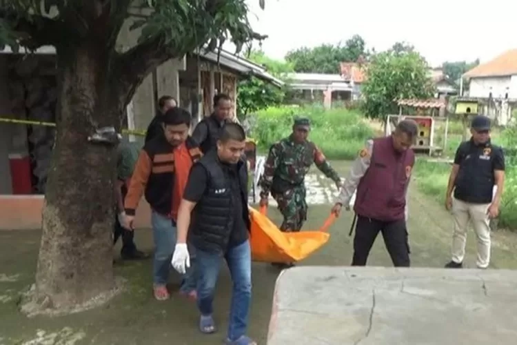 Asep Budi Kusnadinata tewas bersimbah darah di Purwakarta. Korban sempat kejar pelaku meski luka parah. (Istimewa)