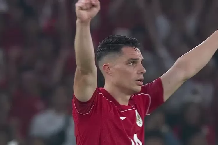 Timnas Indonesia menang 1-0 atas Bahrain di Kualifikasi Piala Dunia 2026. Gol Ole Romeny jadi penentu kemenangan. (X @jaySmpson)