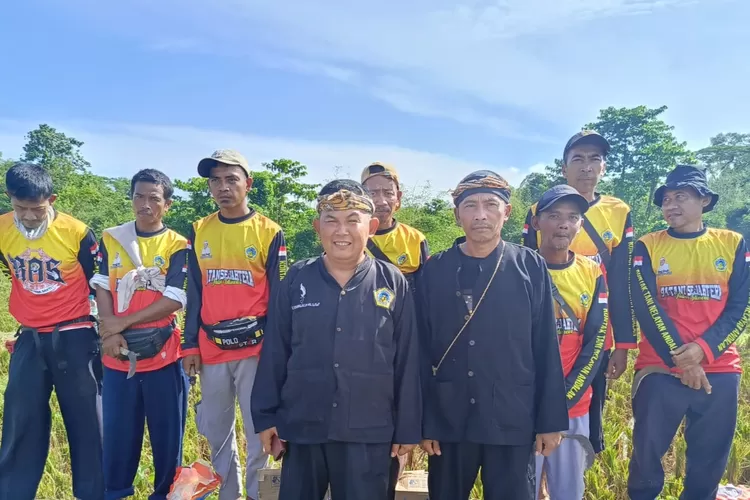 KTNA Purwakarta bersama Dispangtan sukses gelar Panen Raya Padi Serentak 14 Provinsi. Bupati hingga petani kompak wujudkan ketahanan pangan nasional. (Dok. KTNA Purwakarta / Carman)