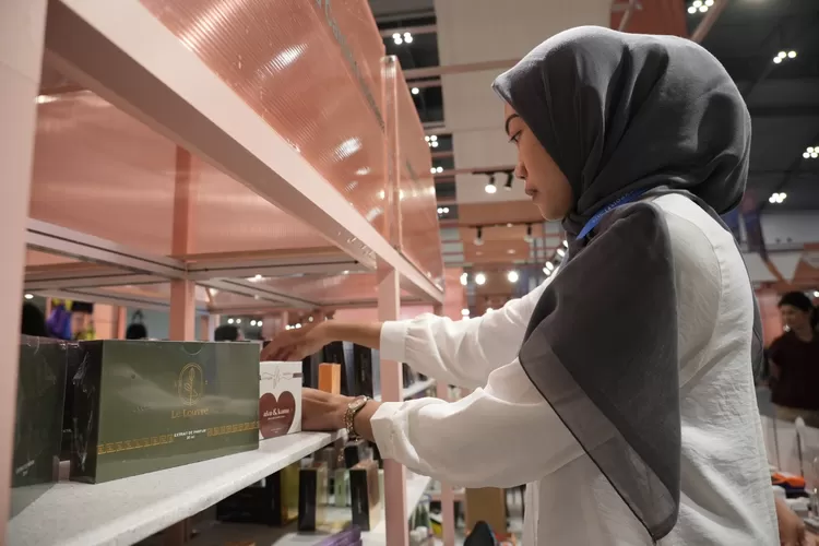 PT Andara Cantika Indonesia, UMKM binaan BRI, sukses ekspor parfum ke Korea &amp; AS berkat BRI UMKM EXPO(RT) 2025. Omzet capai Rp300 juta/bulan. (BRI)