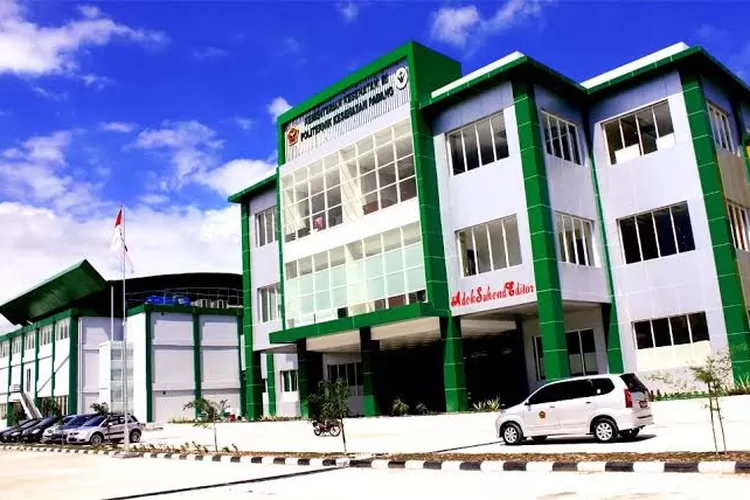 Poltekkes Sumatera Barat siap cetak tenaga kesehatan profesional melalui jurusan unggulan seperti Kebidanan, Gizi, dan Keperawatan. (Poltekkes Sumbar)