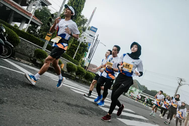 BRI dukung Purwokerto Half Marathon 2025. Dorong sport tourism, transaksi digital, dan pemberdayaan UMKM lokal. (Dok. Bank BRI)