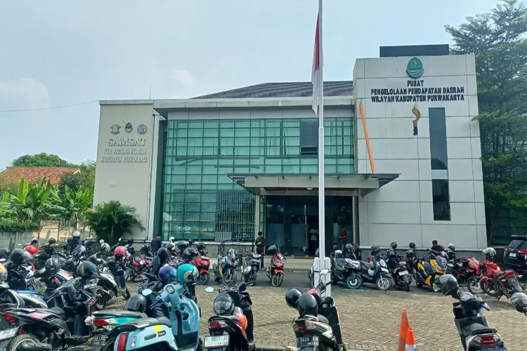 Pemutihan pajak kendaraan di Jawa Barat diperpanjang.  (Dok. PURWAKARTA ONLINE/Enjang Sugianto)