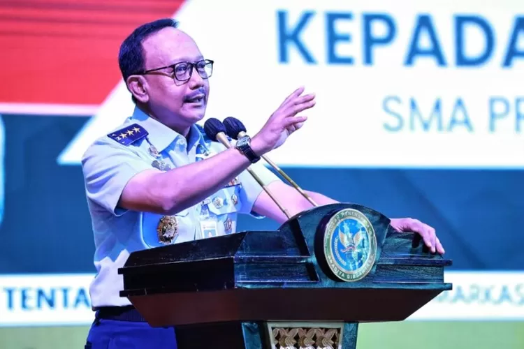 Marsma Fajar Adriyanto gugur dalam kecelakaan pesawat. Dikenang sebagai pembina olahraga dirgantara FASI. (mediabhayangkara.co.id)