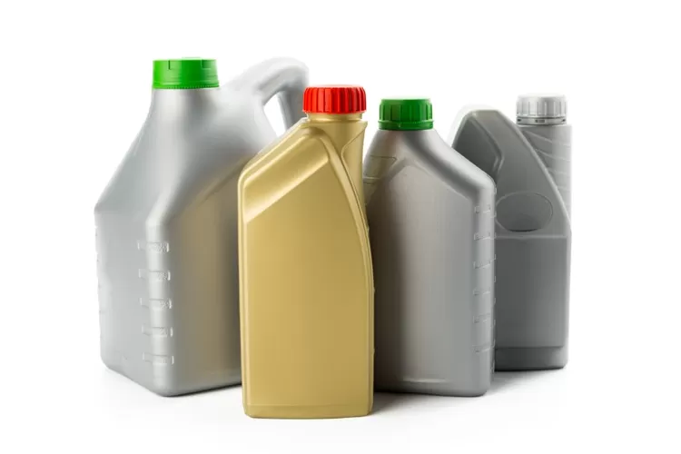 Wajib Tahu! Ini Fungsi, Perbedaan, dan Jadwal Ganti Oli Mesin dan Oli Gardan Motor Matic Agar Awet dan Irit ((freepik/fabrikasimf))